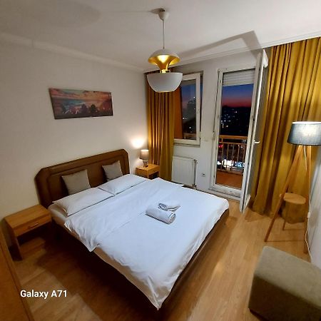 Gorgeous Apartment With City View In The City Center Pristina Exterior foto